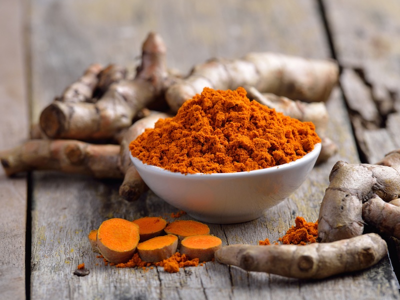 κουρκουμάς και σκύλος